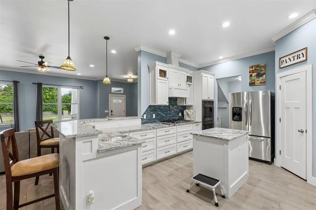 Photo 11 — 940 NW 35th Street, Moore, OK 73160