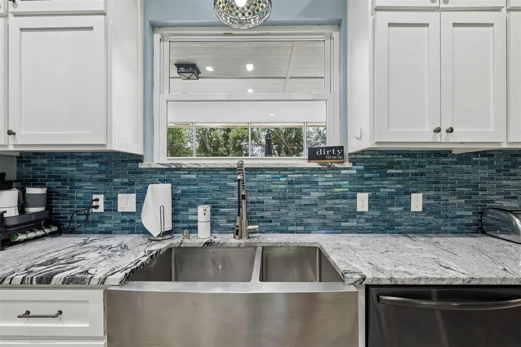 Photo 13 — 940 NW 35th Street, Moore, OK 73160