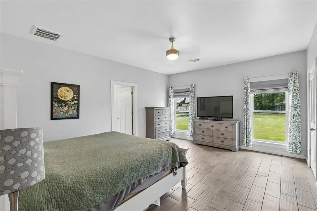 Photo 15 — 940 NW 35th Street, Moore, OK 73160
