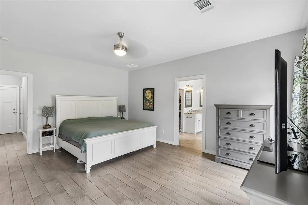Photo 16 — 940 NW 35th Street, Moore, OK 73160