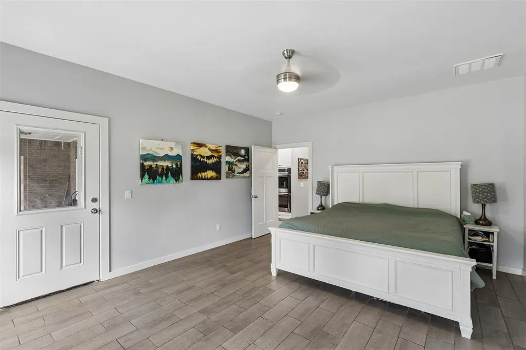Photo 17 — 940 NW 35th Street, Moore, OK 73160