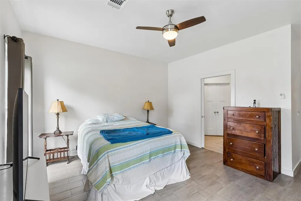 Photo 23 — 940 NW 35th Street, Moore, OK 73160