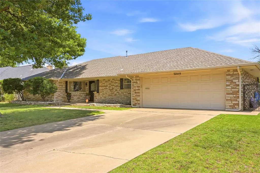 Photo 2 — 3009 Hemingford Lane, Oklahoma City, OK 73120