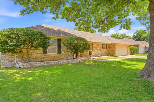 Photo 3 — 3009 Hemingford Lane, Oklahoma City, OK 73120