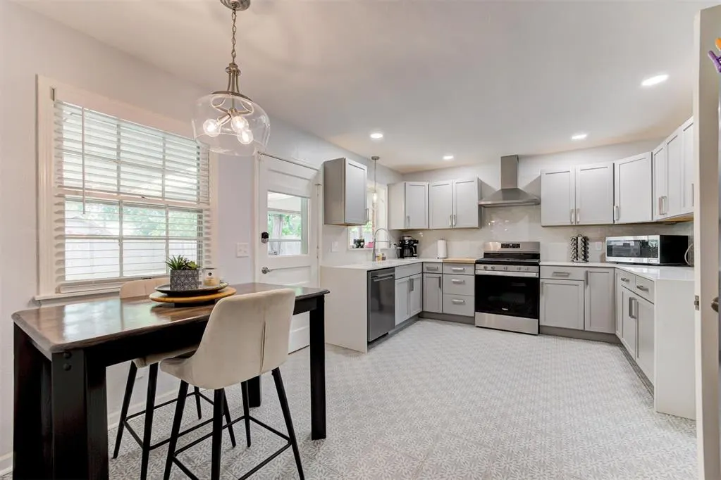 Photo 12 — 2304 Barclay Road, The Village, OK 73120