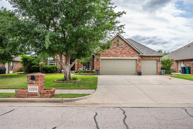 Photo 2 — 11009 Fairway Avenue, Oklahoma City, OK 73170