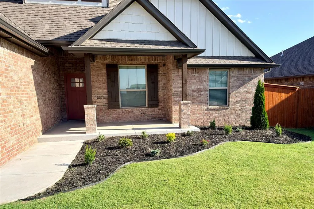Photo 2 — 11104 NW 91st Street, Yukon, OK 73099