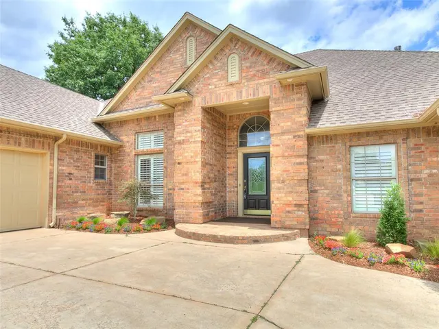 Photo 4 — 3904 Shortgrass Road, Edmond, OK 73003