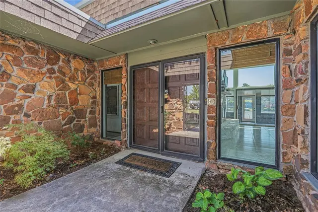 Photo 5 — 10512 Ski Drive, Oklahoma City, OK 73162