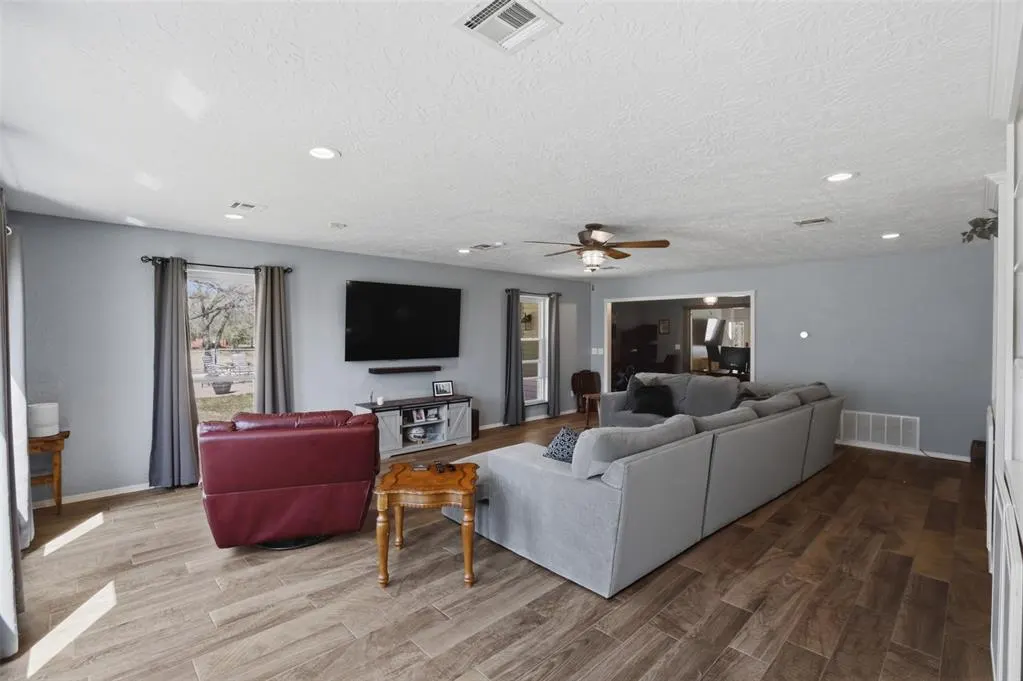 Photo 8 — 319 E Cedar Drive, Tuttle, OK 73089