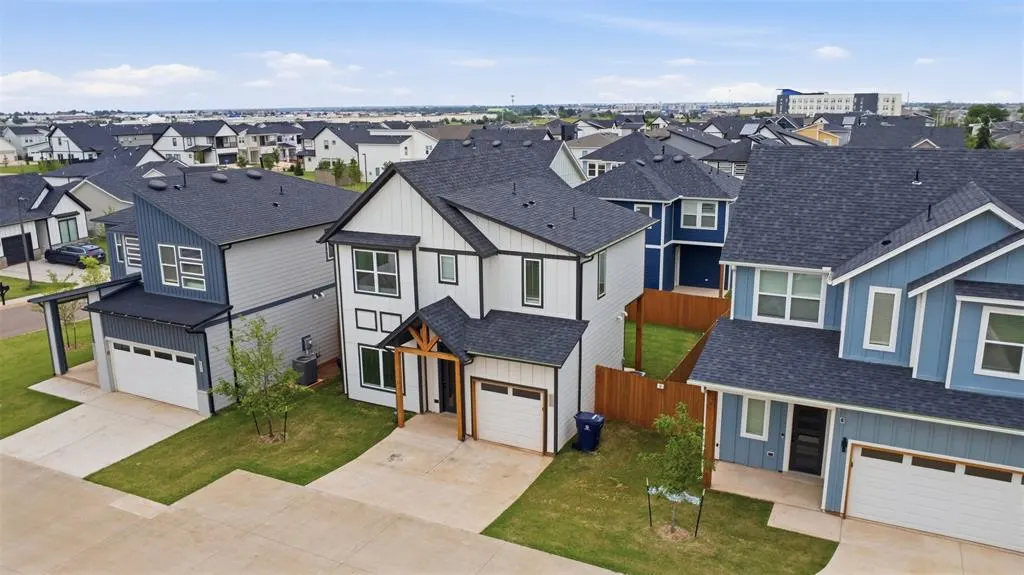 Photo 2 — 2618 Crescent Avenue, Oklahoma City, OK 73120