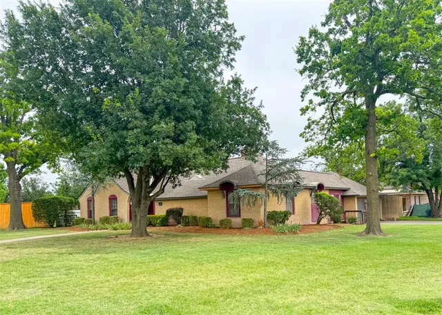 Photo 3 — 1816 Huntington Avenue, Nichols Hills, OK 73116