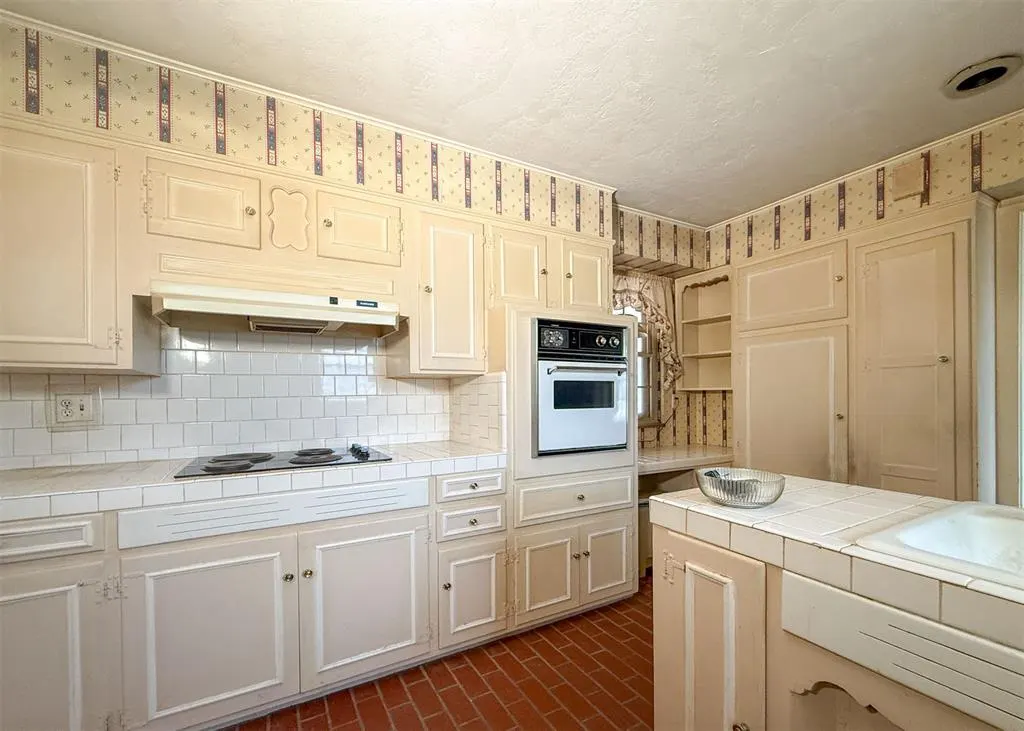 Photo 16 — 1816 Huntington Avenue, Nichols Hills, OK 73116
