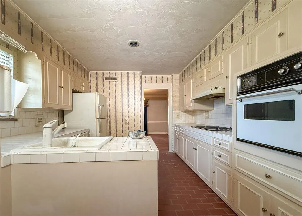 Photo 17 — 1816 Huntington Avenue, Nichols Hills, OK 73116