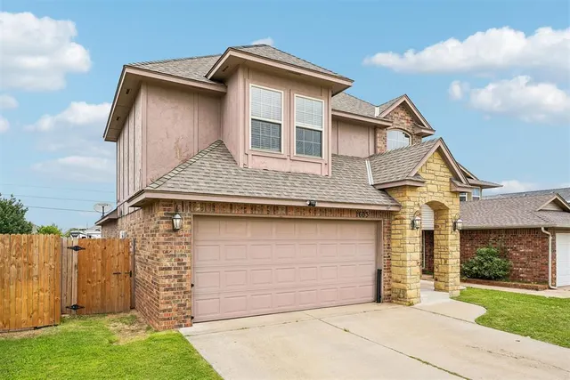 Photo 2 — 1603 SW 20th Street, Moore, OK 73170