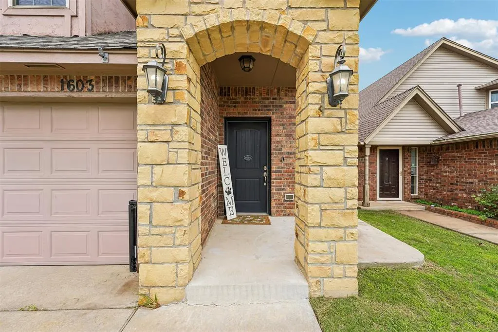 Photo 3 — 1603 SW 20th Street, Moore, OK 73170