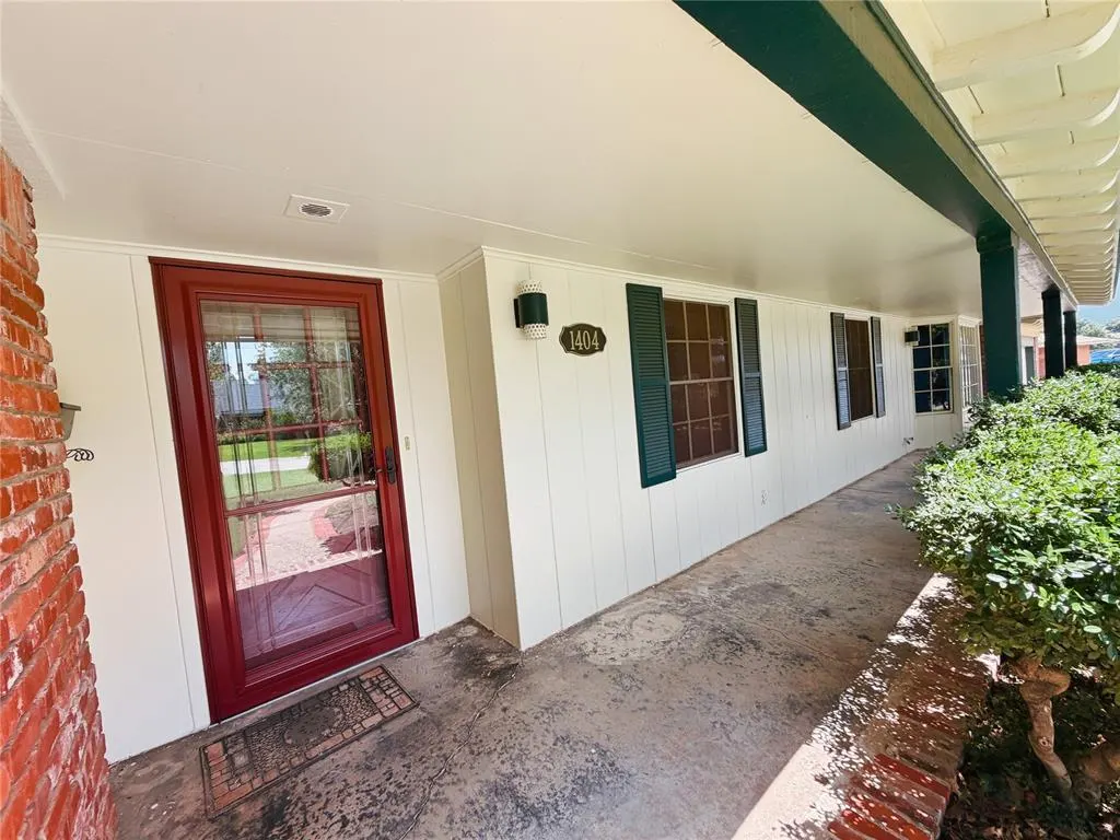 Photo 2 — 1404 Rinehart Drive, El Reno, OK 73036