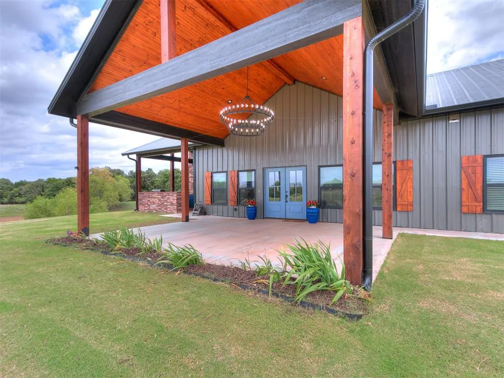 Photo 2 — 641 Highland Hills Drive, Edmond, OK 73034