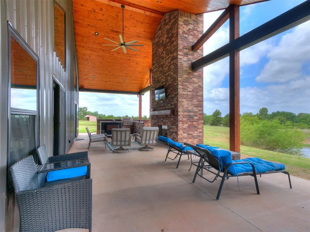 Photo 3 — 641 Highland Hills Drive, Edmond, OK 73034