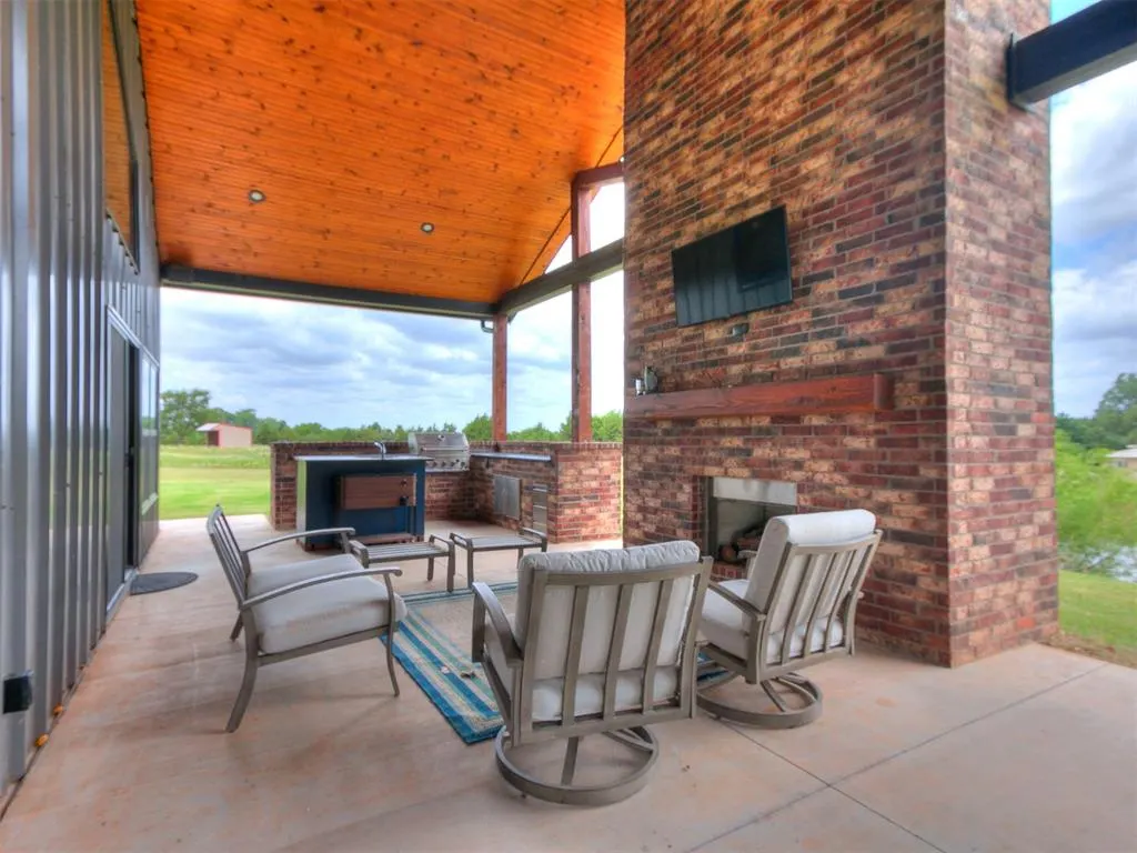 Photo 4 — 641 Highland Hills Drive, Edmond, OK 73034