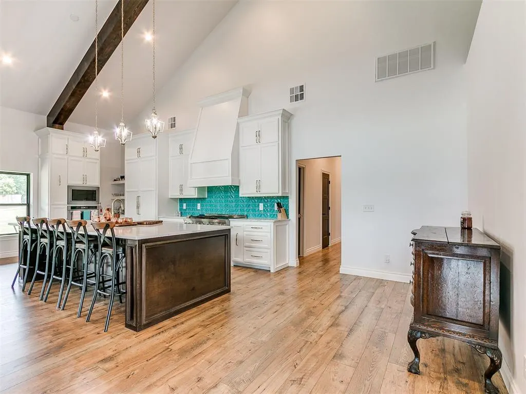 Photo 12 — 641 Highland Hills Drive, Edmond, OK 73034