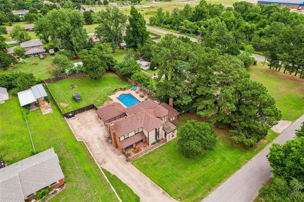 Front exterior — 13813 NE 8th Street, Choctaw, OK 73020