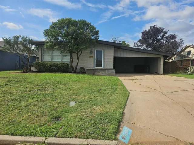 Photo 2 — 106 Cameron Drive, Altus, OK 73521