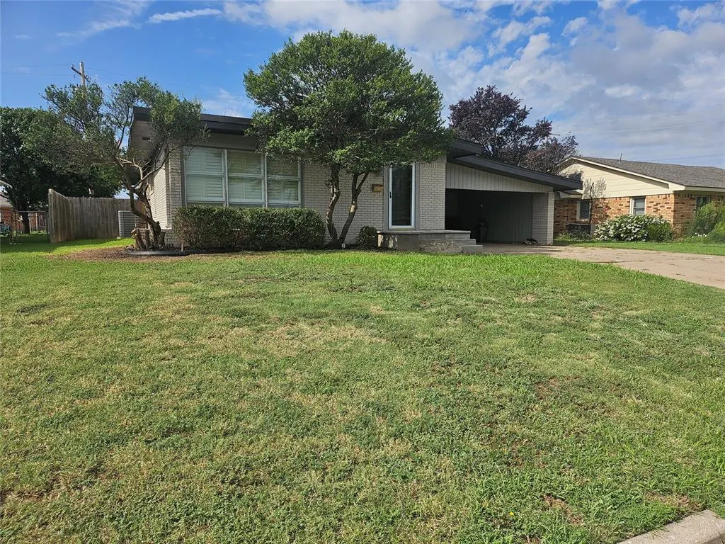 Photo 3 — 106 Cameron Drive, Altus, OK 73521