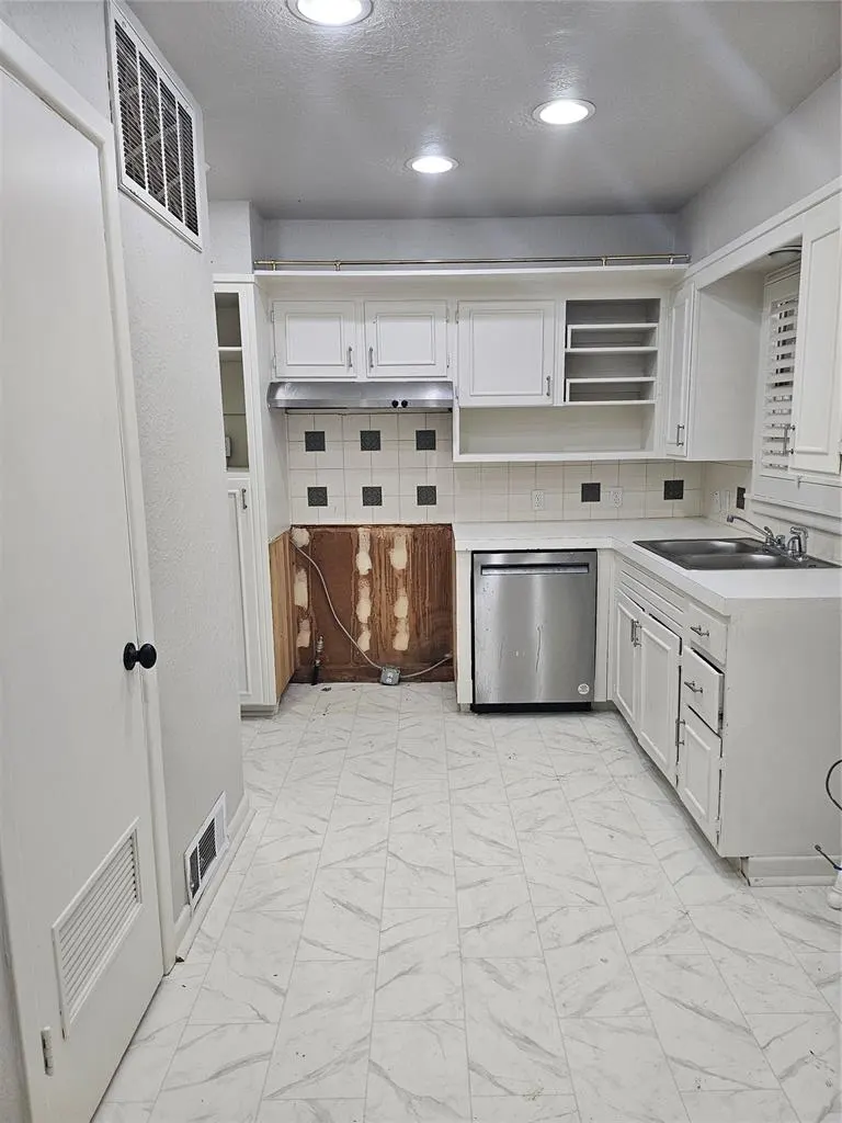 Photo 9 — 106 Cameron Drive, Altus, OK 73521