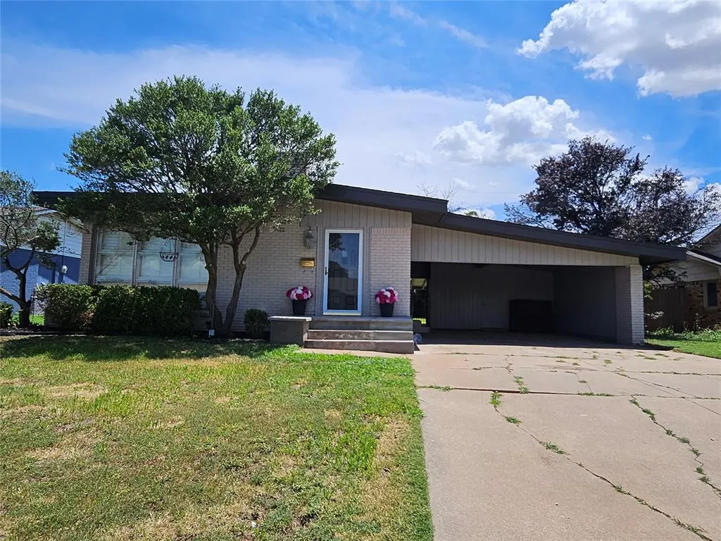 Front exterior — 106 Cameron Drive, Altus, OK 73521