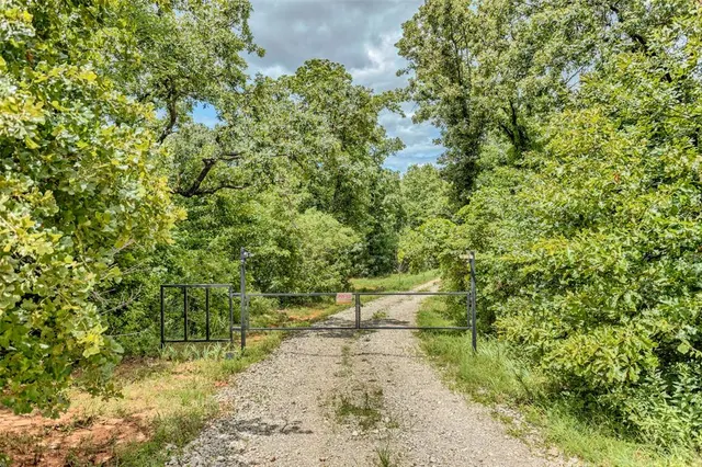 Photo 2 — 14001 Kelly Drive, Noble, OK 73068