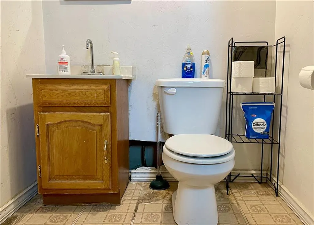 Photo 42 — 914 S 4th Street, Chickasha, OK 73018