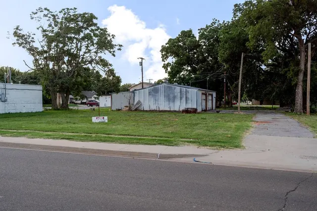 Front exterior — 715 W 3rd Street, Elk City, OK 73644