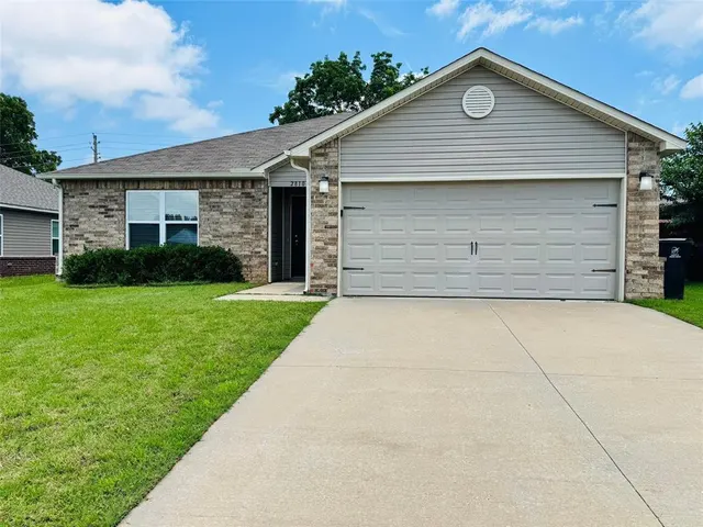 Photo 3 — 2810 E Pittsburg Street, Broken Arrow, OK 74014