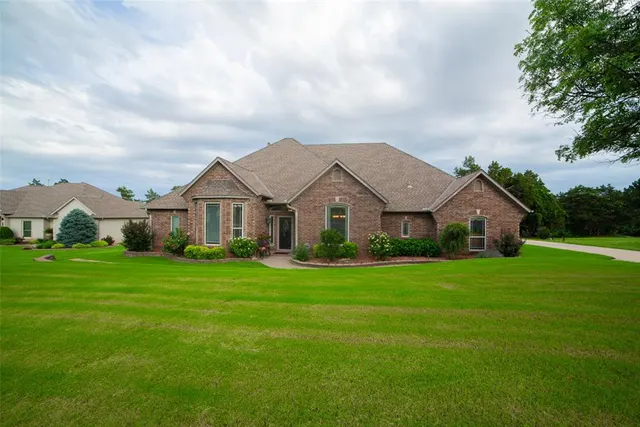 Photo 2 — 5731 Cimarron Manor, Guthrie, OK 73044