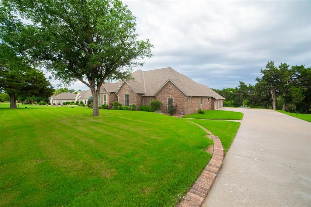 Photo 3 — 5731 Cimarron Manor, Guthrie, OK 73044