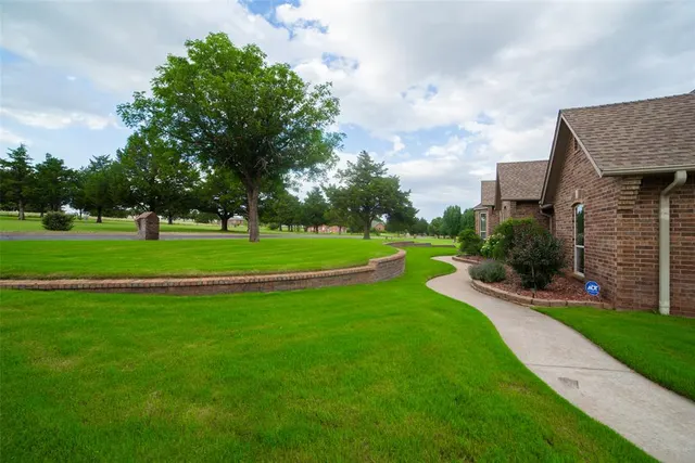Photo 4 — 5731 Cimarron Manor, Guthrie, OK 73044