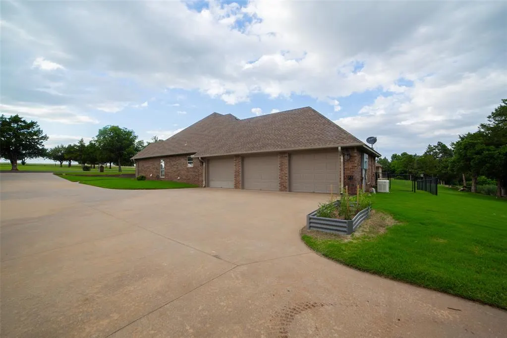 Photo 40 — 5731 Cimarron Manor, Guthrie, OK 73044