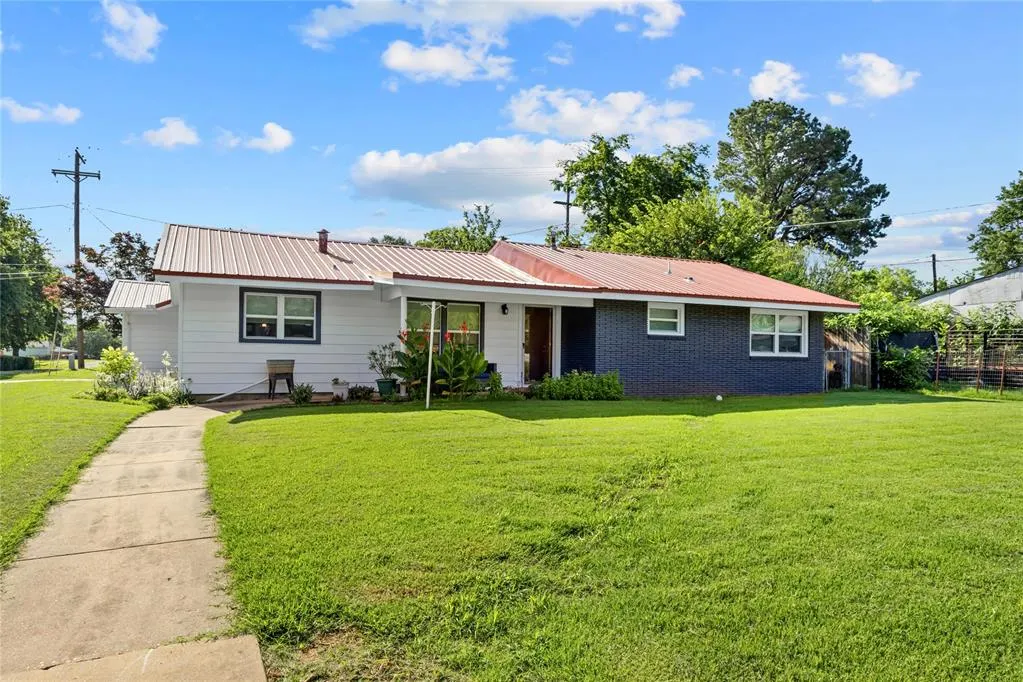 Front exterior — 604 SW 3rd Street, Checotah, OK 74426