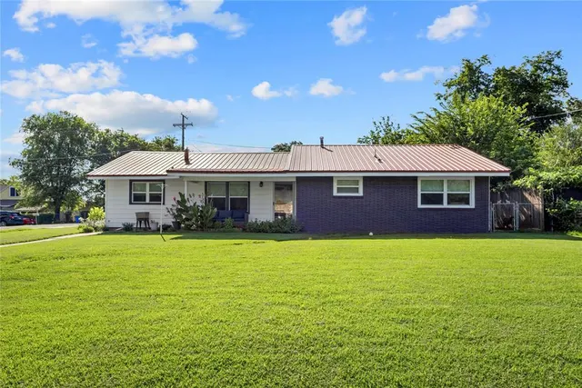 Photo 2 — 604 SW 3rd Street, Checotah, OK 74426