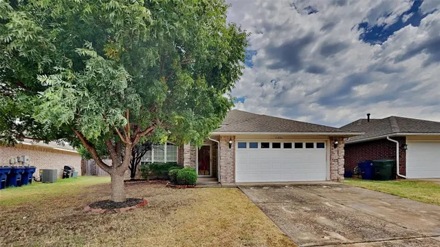 Front exterior — 21886 Pioneer Circle, Edmond, OK 73012