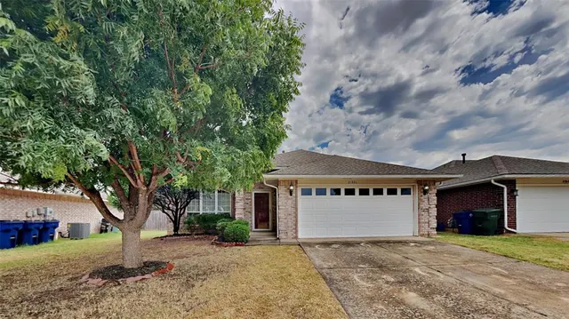 Photo 2 — 21886 Pioneer Circle, Edmond, OK 73012