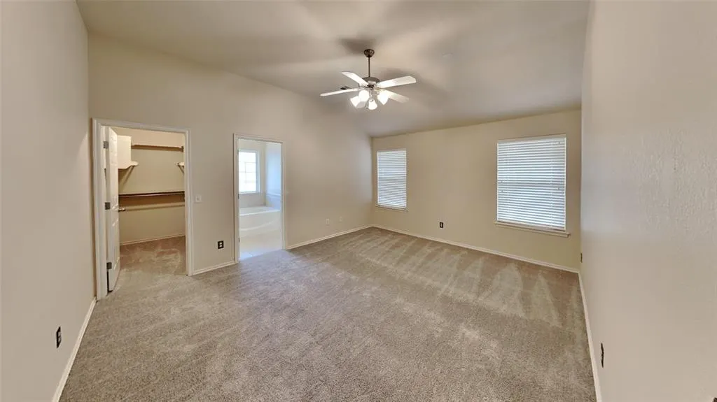 Photo 9 — 21886 Pioneer Circle, Edmond, OK 73012