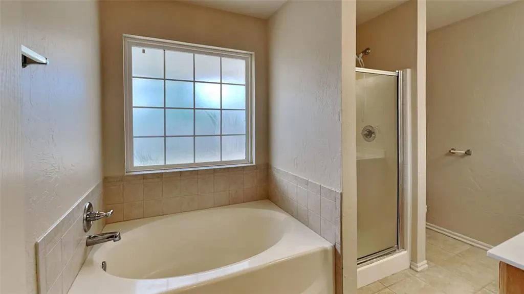 Photo 10 — 21886 Pioneer Circle, Edmond, OK 73012