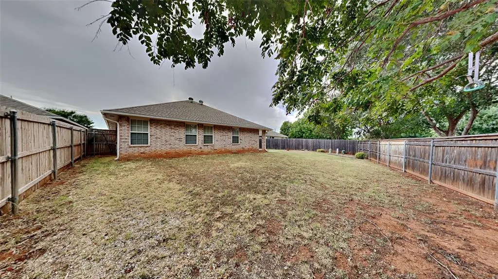 Photo 19 — 21886 Pioneer Circle, Edmond, OK 73012