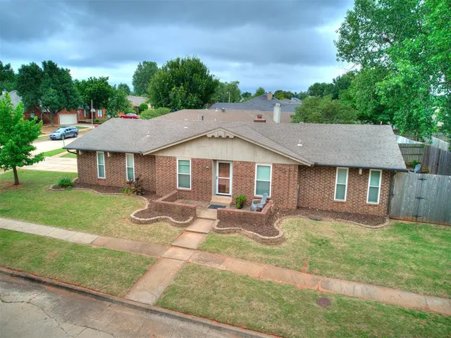 Photo 3 — 1019 N Blackwelder Avenue, Edmond, OK 73034