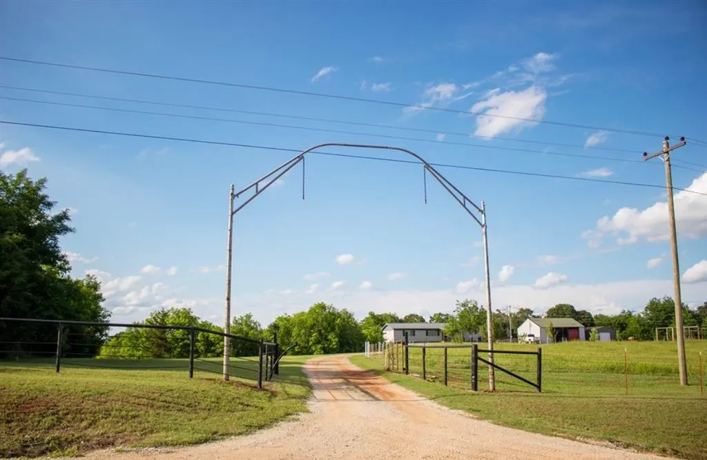 Photo 2 — 43310 E Turkey Hill Road, Asher, OK 74826