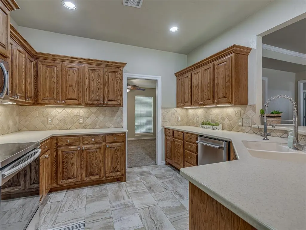 Photo 13 — 10461 Ridgeview Drive, Edmond, OK 73034