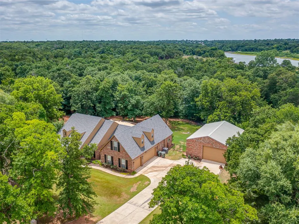 Photo 2 — 10461 Ridgeview Drive, Edmond, OK 73034
