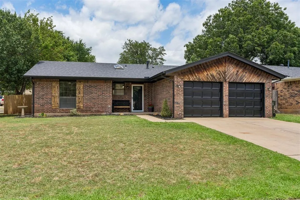 Front exterior — 803 Hawthorne Lane, Edmond, OK 73003